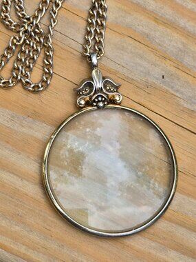 Vintage 1970s Avon Gold Tone Fleur de Leis Magnifying Glass Pendant, 31" Chain